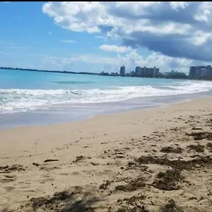 beach-front-apt-isla-verde-3.sanjuanpuertorico-hotels.com/